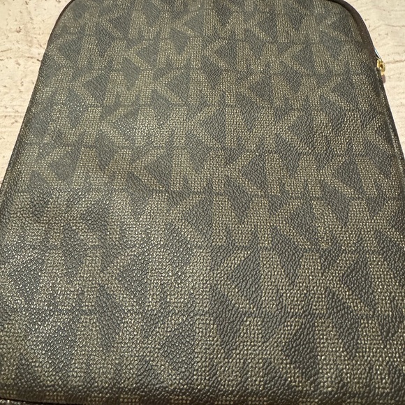 Michael Kors Gray and Gold Ipad/Tablet case - Picture 3 of 4
